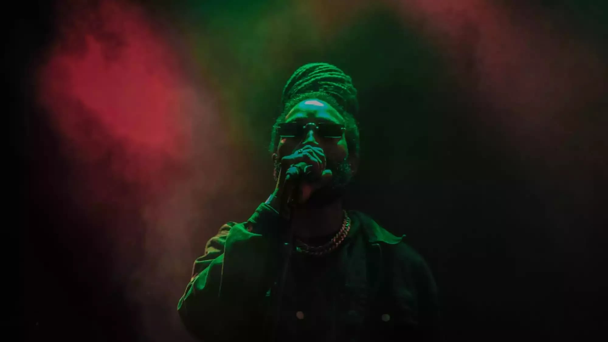 Photo Steel and stone